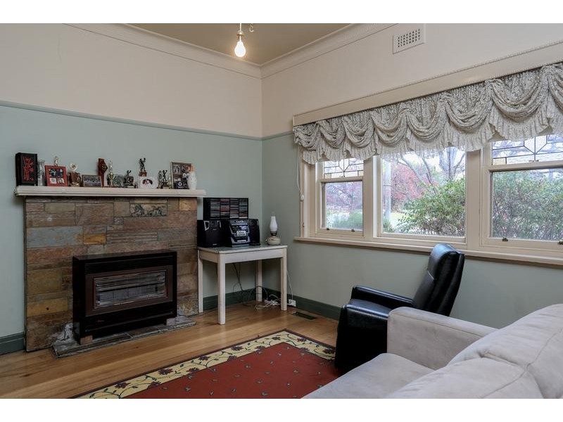 6 Hallam Street, Flora Hill VIC 3550