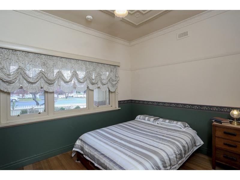 6 Hallam Street, Flora Hill VIC 3550