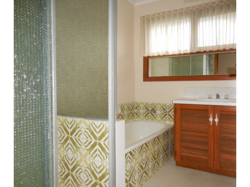 8 Park Avenue, Golden Square VIC 3555