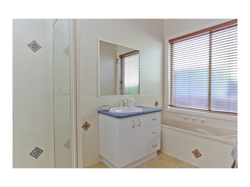 30 Keogh Drive, Spring Gully VIC 3550