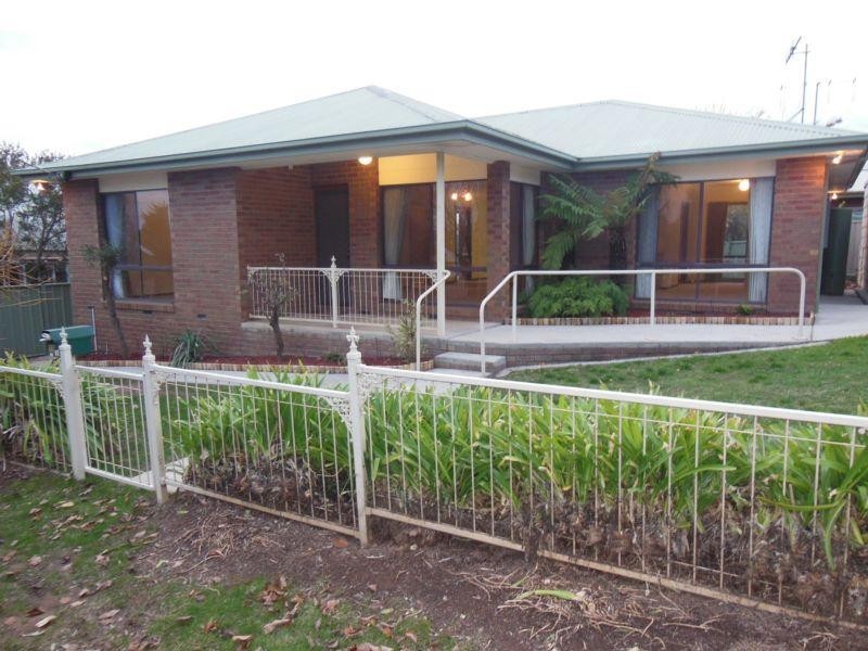 19 Hodgkinson Street, Kennington VIC 3550
