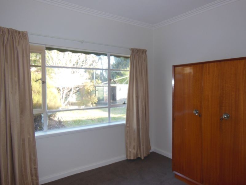 8 Lansell Street, Kangaroo Flat VIC 3555