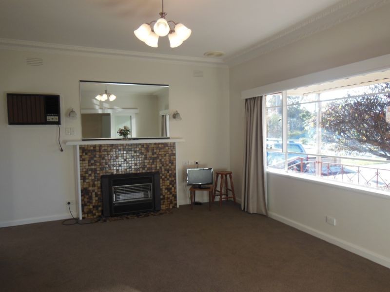 8 Lansell Street, Kangaroo Flat VIC 3555