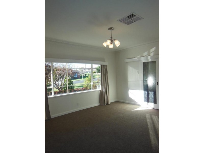 8 Lansell Street, Kangaroo Flat VIC 3555