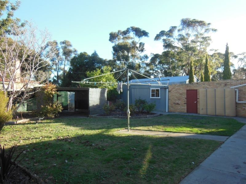 8 Lansell Street, Kangaroo Flat VIC 3555