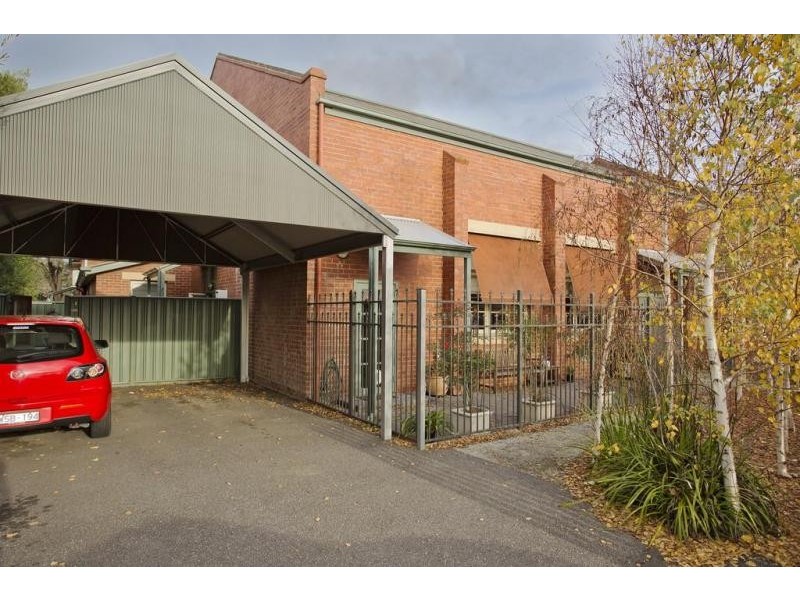 1 Hoskins Street, Quarry Hill VIC 3550