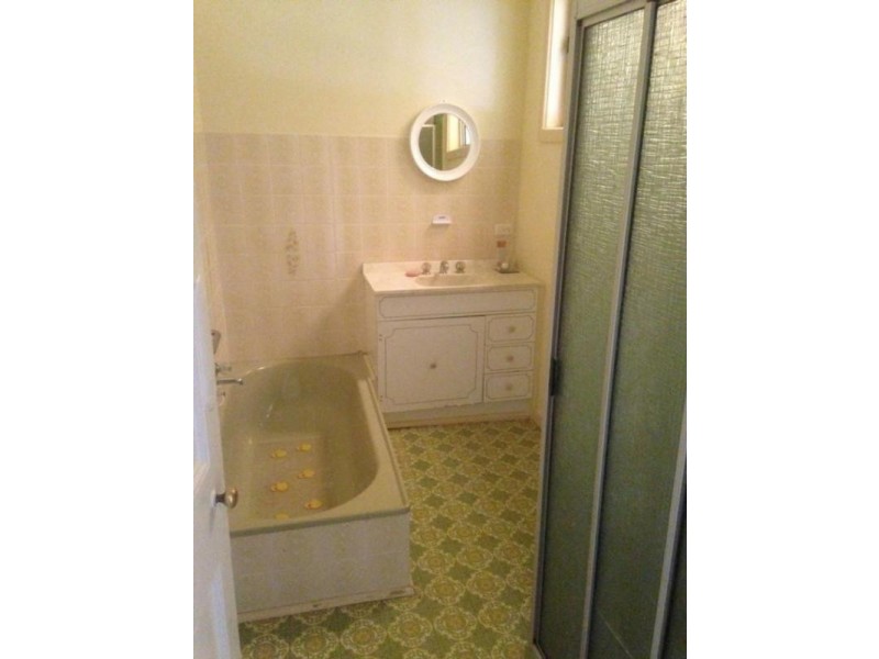 27 Reginald Street, Quarry Hill VIC 3550