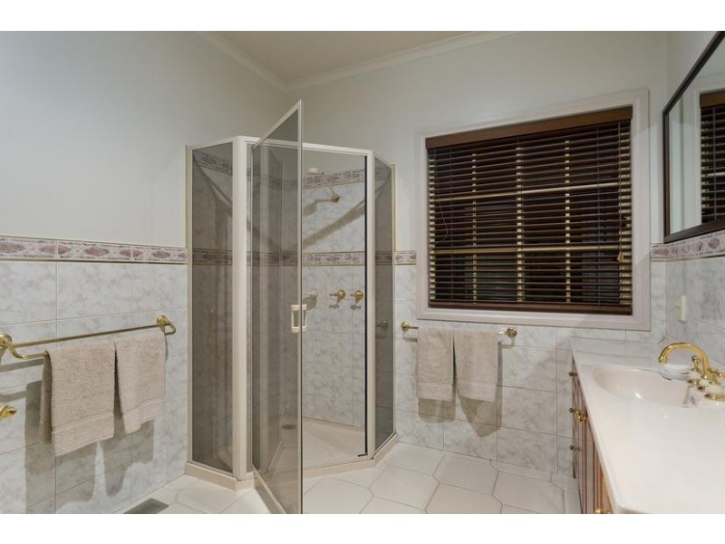 2 Sterry Street, Golden Square VIC 3555