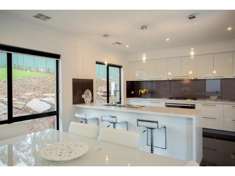 8 Federation Terrace, Kennington VIC 3550