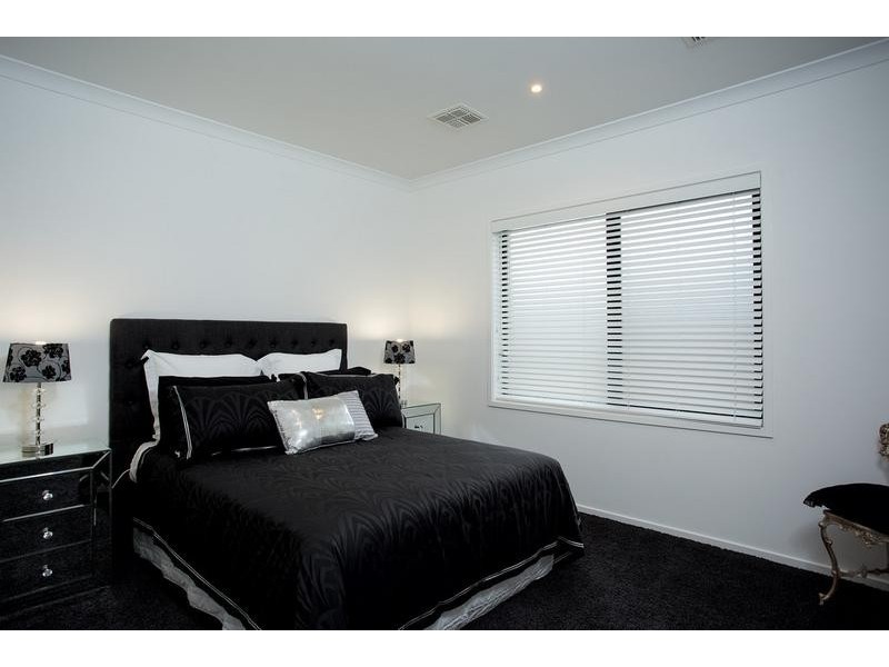 8 Federation Terrace, Kennington VIC 3550