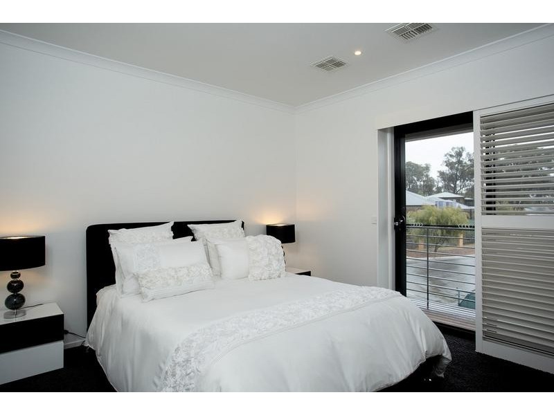 8 Federation Terrace, Kennington VIC 3550