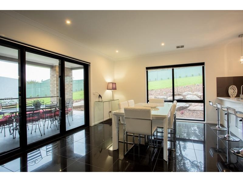 8 Federation Terrace, Kennington VIC 3550