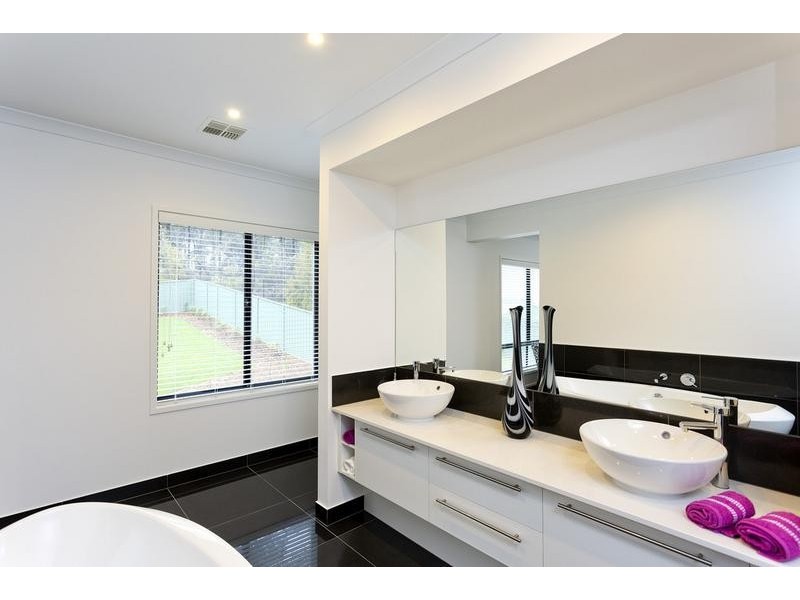 8 Federation Terrace, Kennington VIC 3550