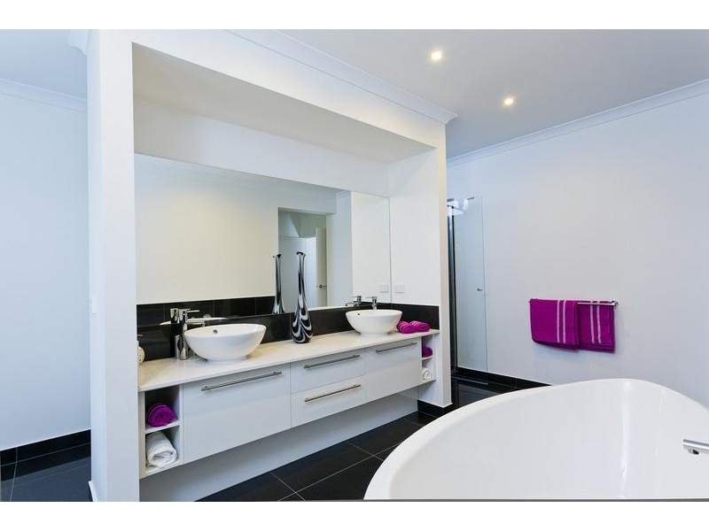 8 Federation Terrace, Kennington VIC 3550