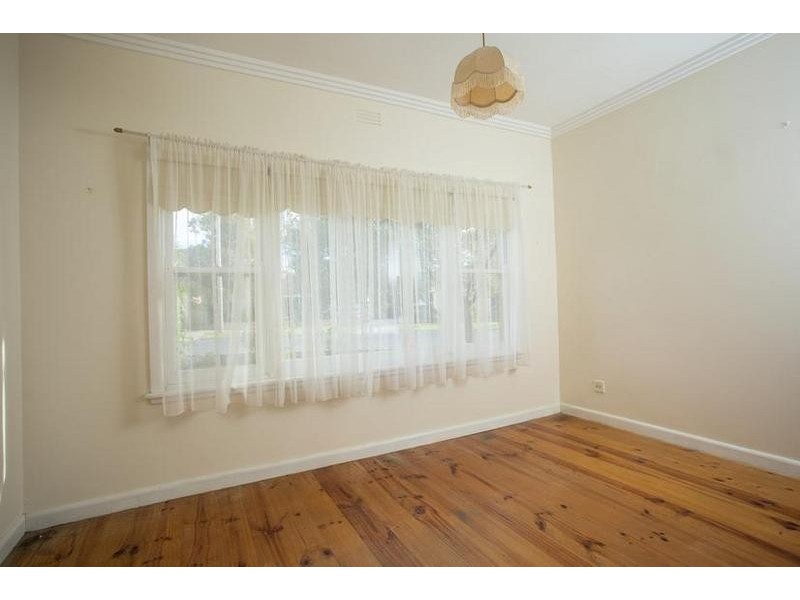 10 Pleasant Vale Crescent, Flora Hill VIC 3550