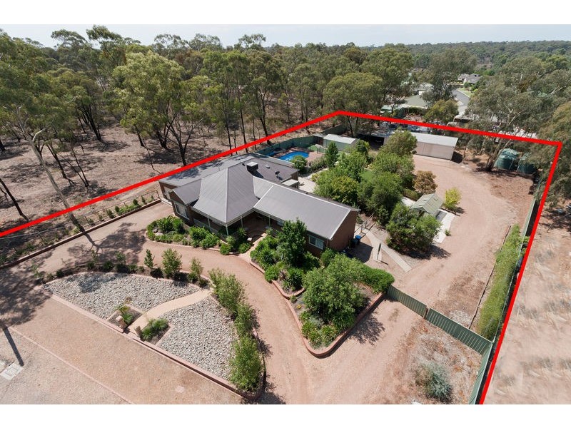 11 Evans Street, California Gully VIC 3556