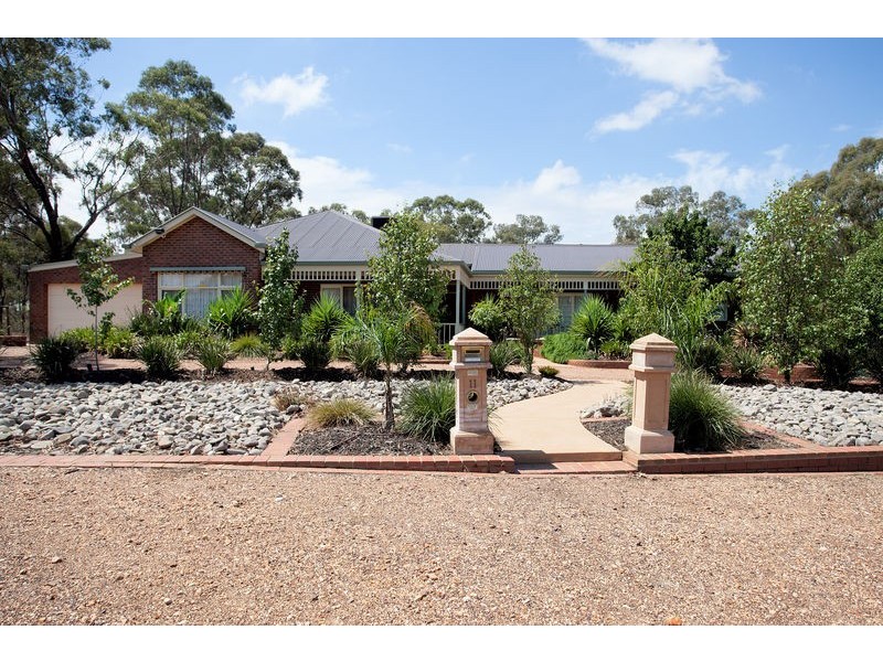 11 Evans Street, California Gully VIC 3556