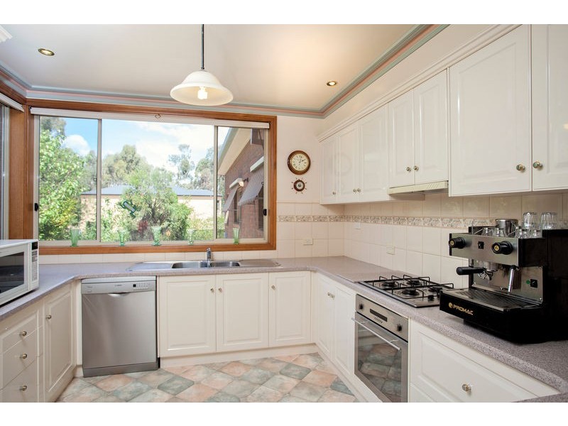 11 Evans Street, California Gully VIC 3556