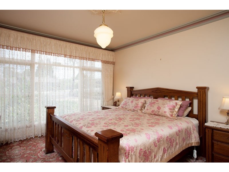11 Evans Street, California Gully VIC 3556
