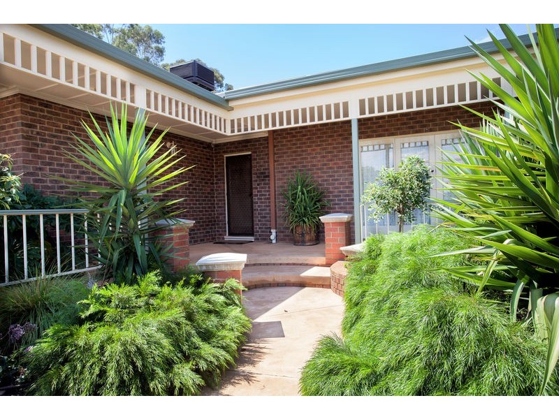 11 Evans Street, California Gully VIC 3556