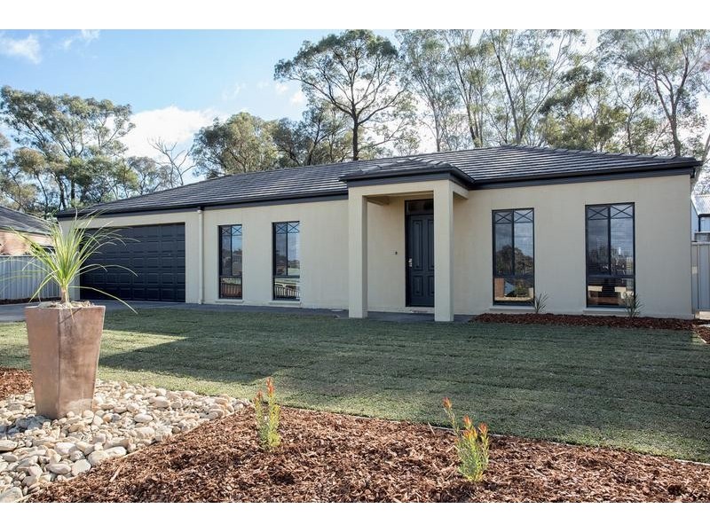 9 Grange Terrace, Golden Square VIC 3555