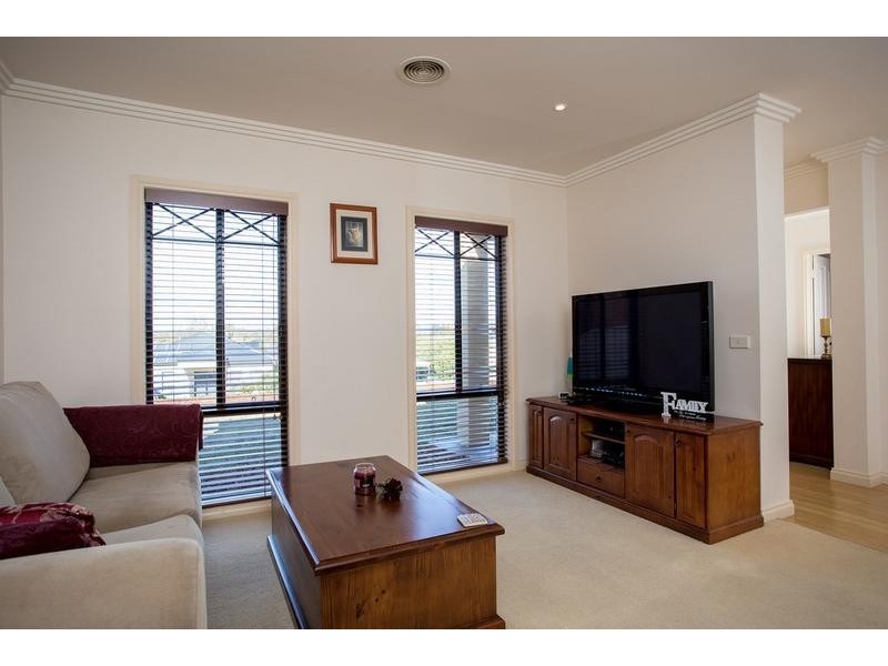 9 Grange Terrace, Golden Square VIC 3555