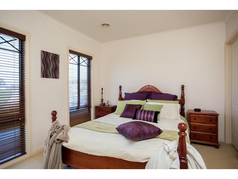 9 Grange Terrace, Golden Square VIC 3555