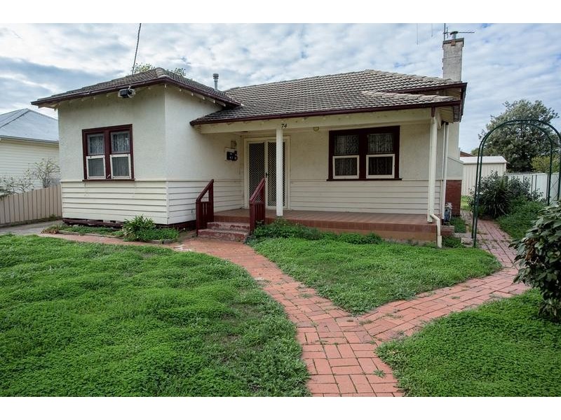 74 & 74A Napolean Crescent, White Hills VIC 3550