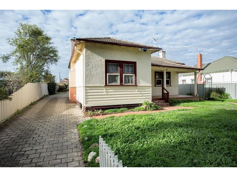 74 & 74A Napolean Crescent, White Hills VIC 3550