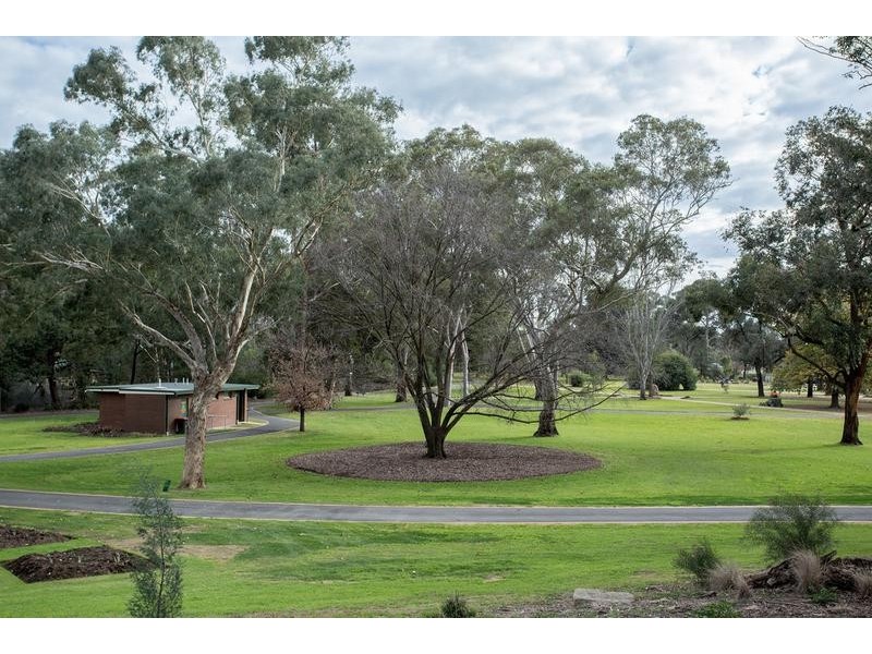 74 & 74A Napolean Crescent, White Hills VIC 3550