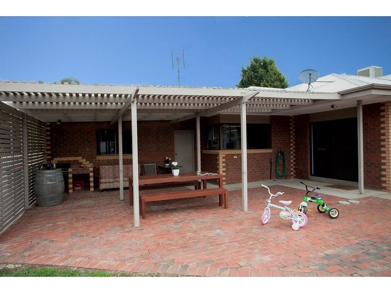 15 Paperbark Court, Strathdale VIC 3550