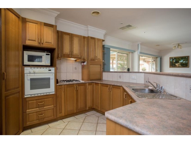 18 Collins Street, Kangaroo Flat VIC 3555