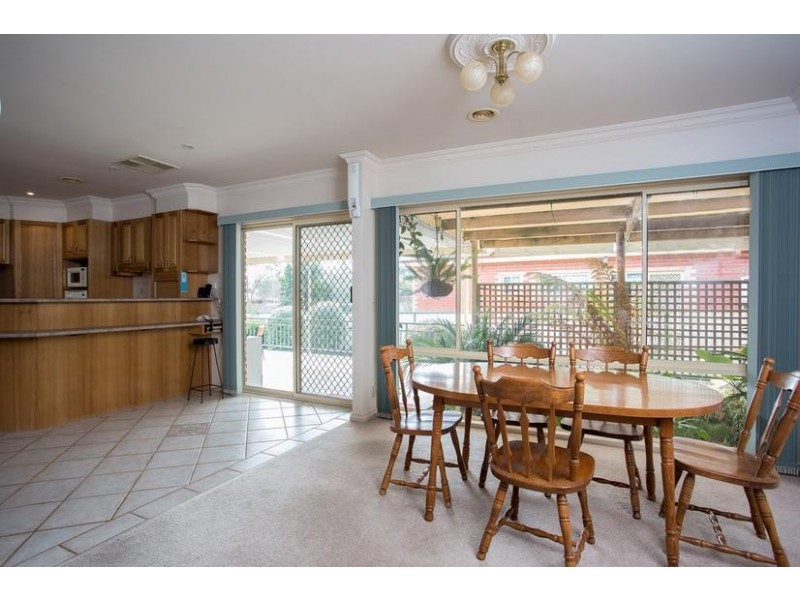 18 Collins Street, Kangaroo Flat VIC 3555