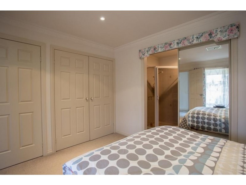 18 Collins Street, Kangaroo Flat VIC 3555