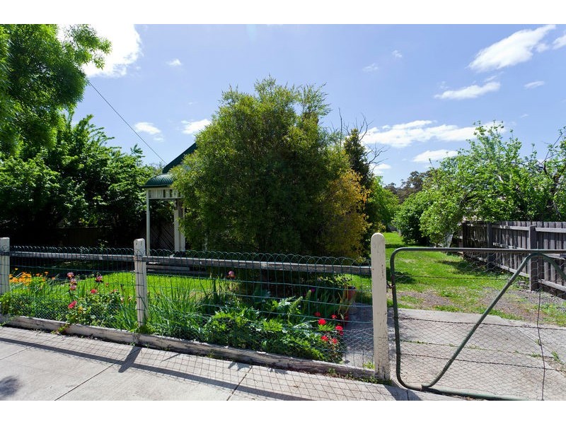 13 Ligar Street, Kennington VIC 3550