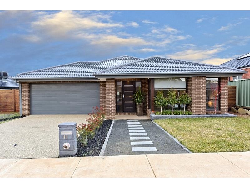 11 Roxburgh Crescent, Junortoun VIC 3551