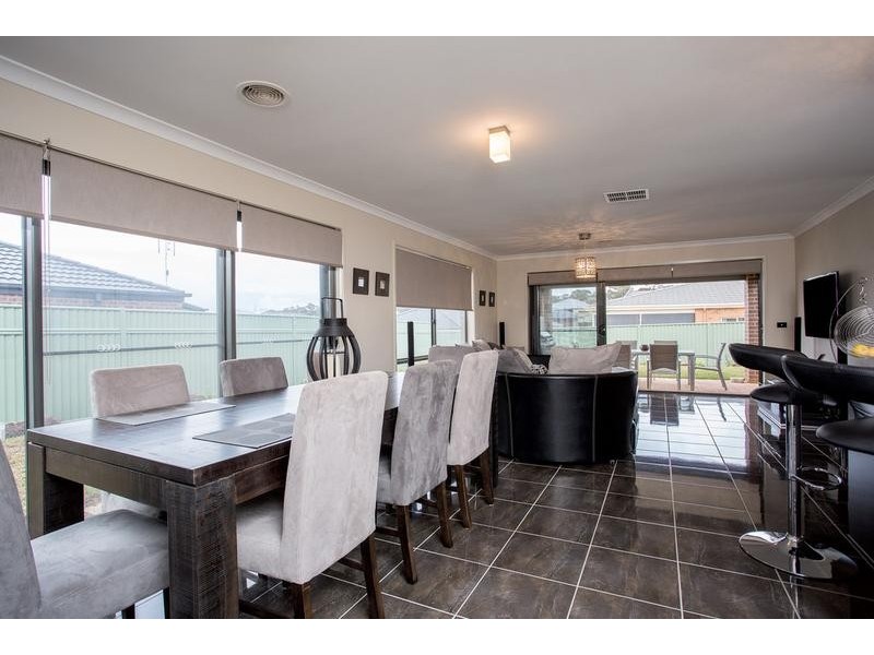 11 Roxburgh Crescent, Junortoun VIC 3551