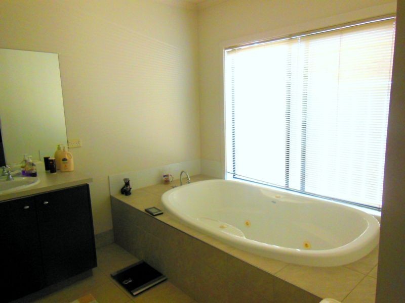 1 Dowker Street, Epsom VIC 3551