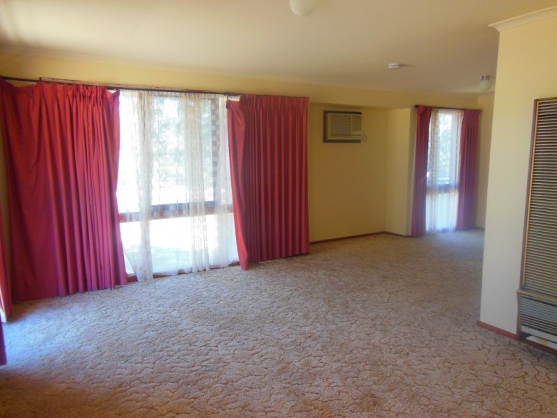 19 Muir Street, Kangaroo Flat VIC 3555