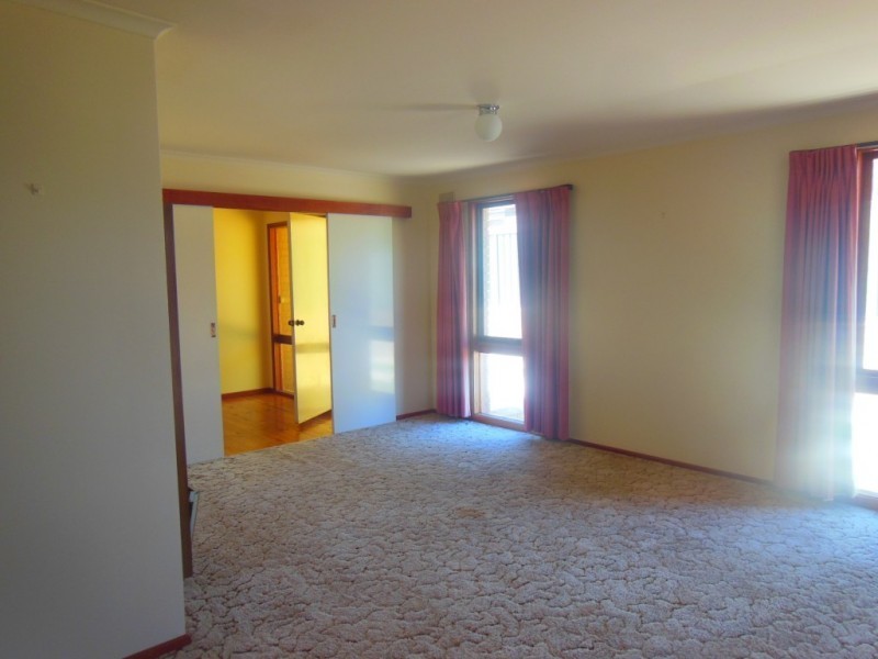 19 Muir Street, Kangaroo Flat VIC 3555