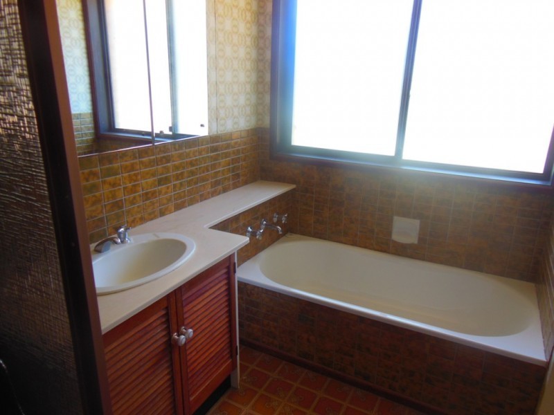 19 Muir Street, Kangaroo Flat VIC 3555