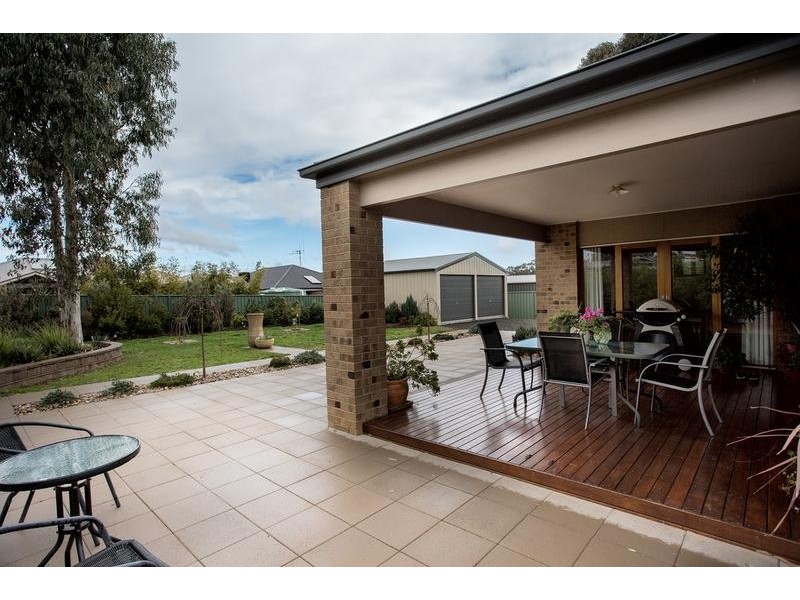 12 Arlington Court, Maiden Gully VIC 3551