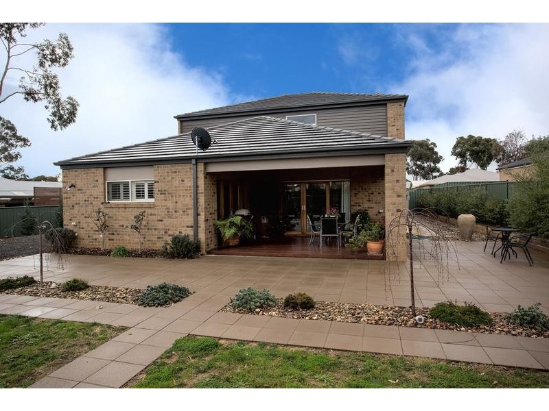 12 Arlington Court, Maiden Gully VIC 3551