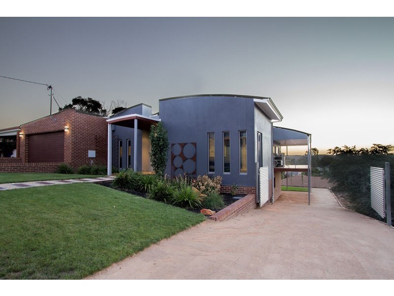 16 Barton Court, Flora Hill VIC 3550