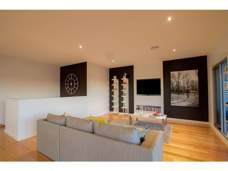 16 Barton Court, Flora Hill VIC 3550