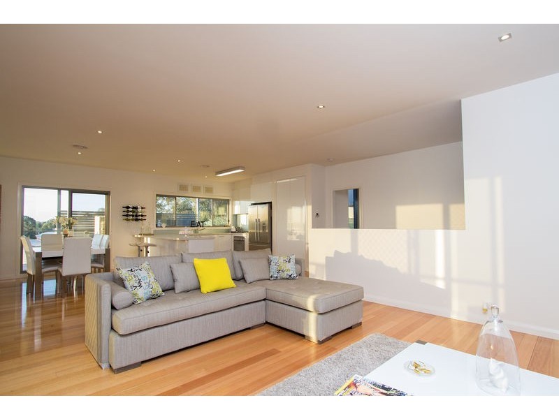 16 Barton Court, Flora Hill VIC 3550