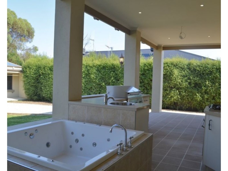 84 Sternberg Street, Bendigo VIC 3550