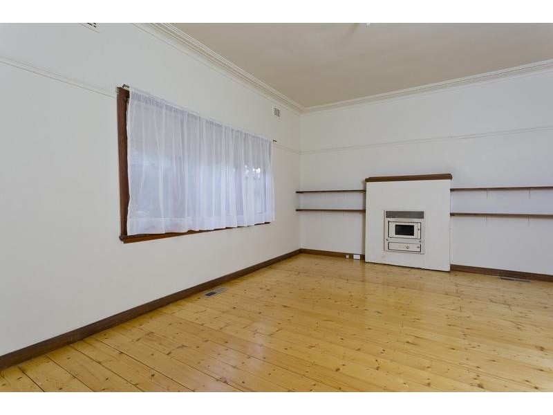 16 Thomas Street, Ironbark VIC 3550