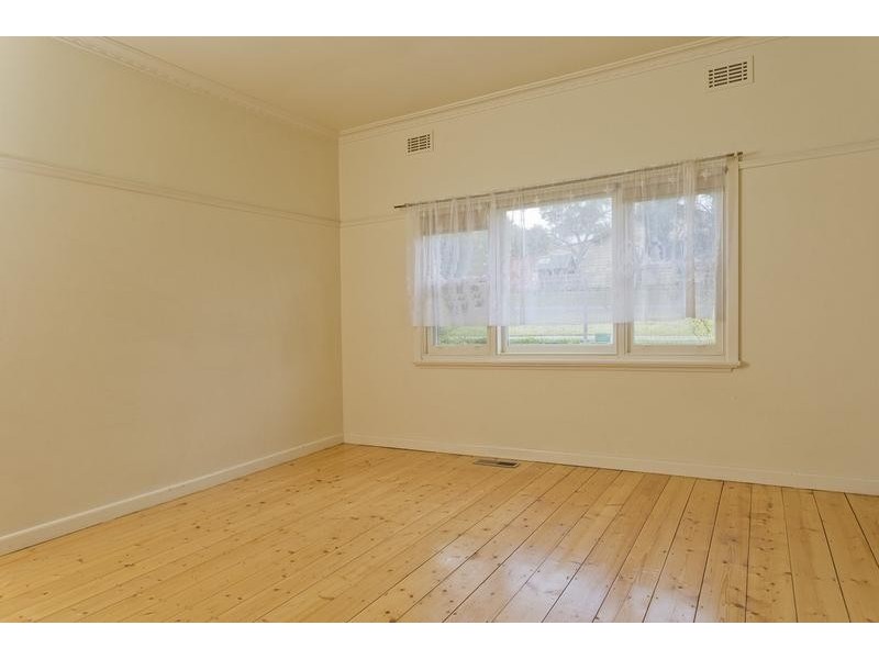 16 Thomas Street, Ironbark VIC 3550