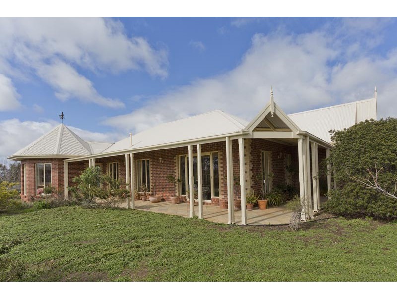 251 Pinjarra Drive, Lockwood South VIC 3551